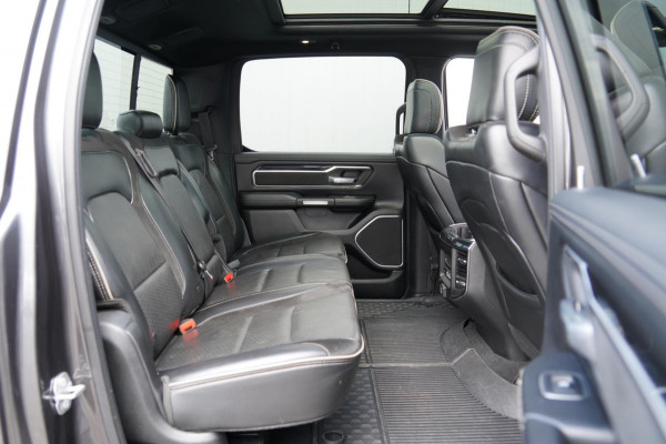 Dodge Ram 1500 5.7 V8 4x4 Crew Cab Limited Laramie / Pano / Harman Kardon / Elek. Treeplanken / EX. BTW / 2e Eigenaar