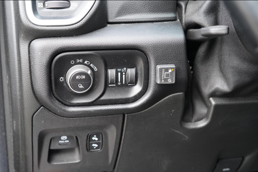 Dodge Ram 1500 5.7 V8 4x4 Crew Cab Limited Laramie / Pano / Harman Kardon / Elek. Treeplanken / EX. BTW / 2e Eigenaar