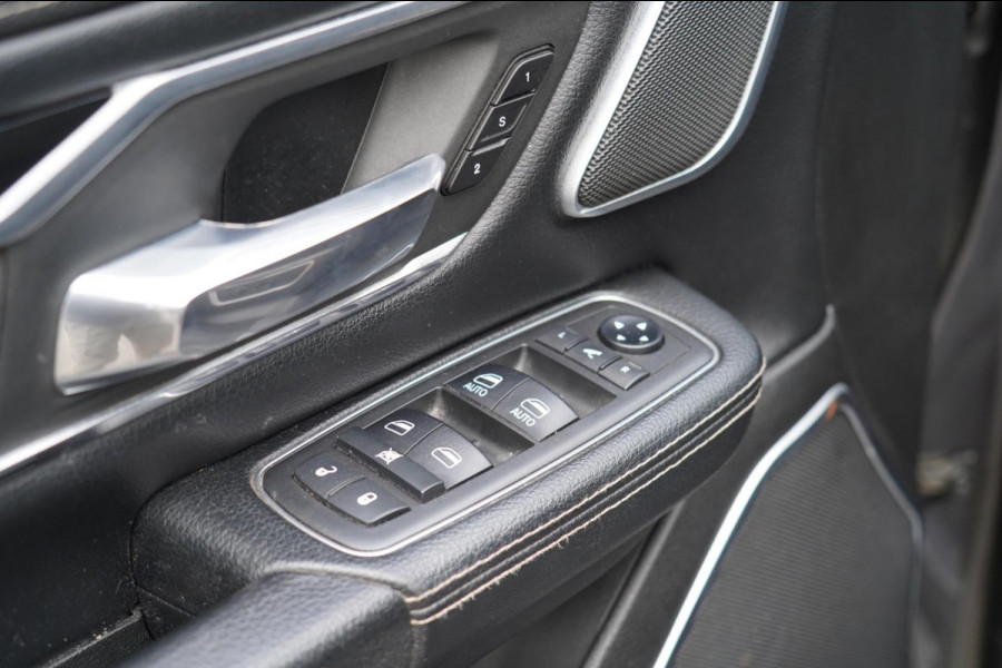 Dodge Ram 1500 5.7 V8 4x4 Crew Cab Limited Laramie / Pano / Harman Kardon / Elek. Treeplanken / EX. BTW / 2e Eigenaar