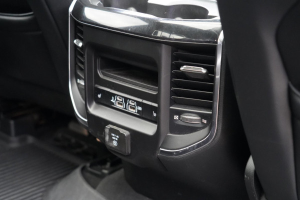 Dodge Ram 1500 5.7 V8 4x4 Crew Cab Limited Laramie / Pano / Harman Kardon / Elek. Treeplanken / EX. BTW / 2e Eigenaar