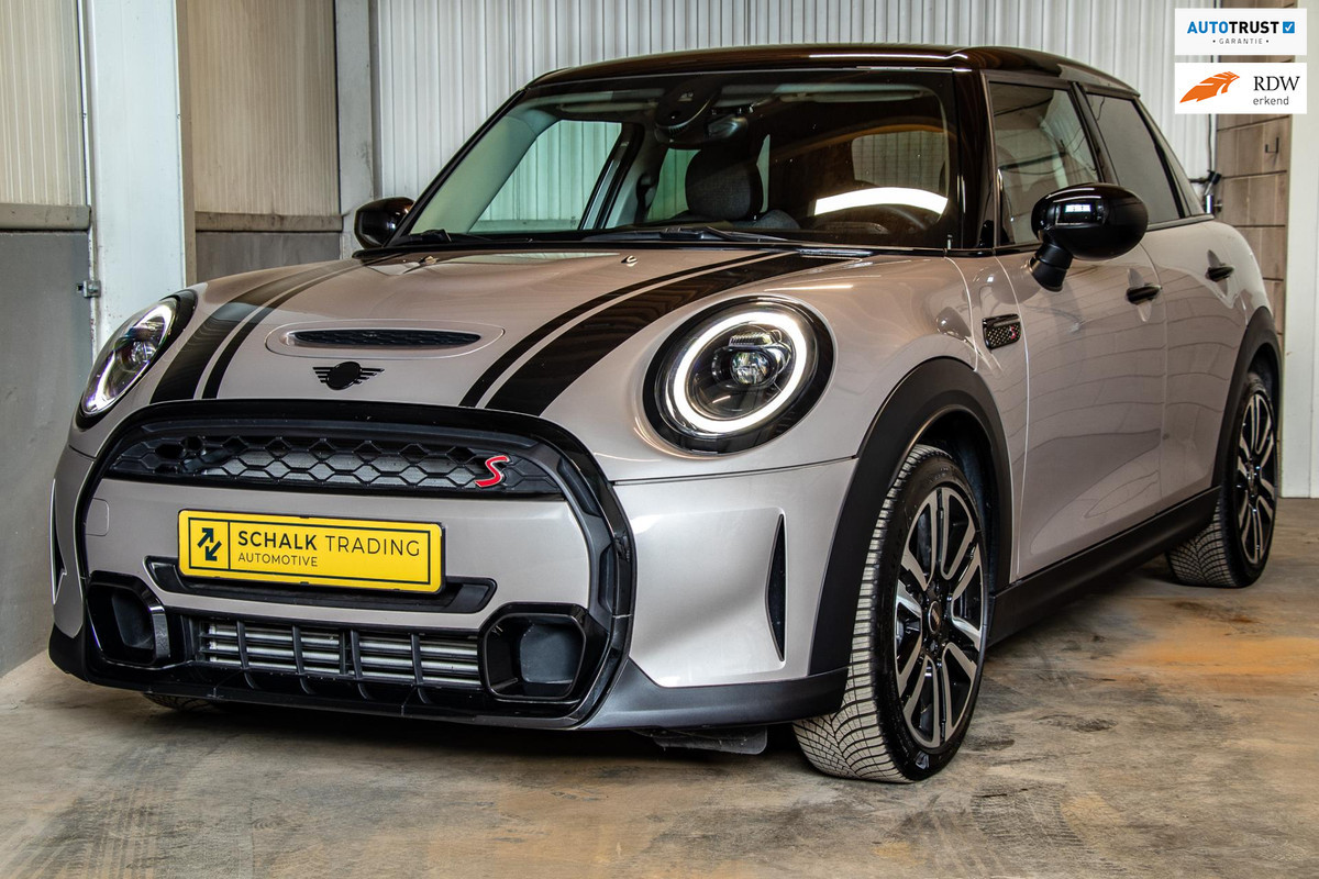 MINI 2.0 Cooper S|5-d|Cam|Dealer ond|Black-edition|Stoel ver MINI 2.0 Cooper S|5-d|Cam|Dealer ond|Black-edition|Stoel ver