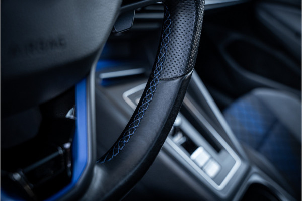 Volkswagen Golf 8 2.0 TSI R 4Motion -  R Performance Pack | Panorama | Akrapovic | ACC | H/K
