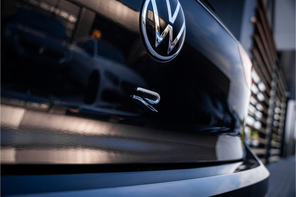 Volkswagen Golf 8 2.0 TSI R 4Motion -  R Performance Pack | Panorama | Akrapovic | ACC | H/K