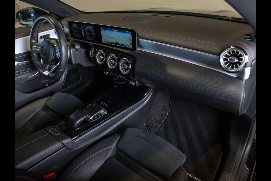 Mercedes-Benz CLA-Klasse 200 Business Solution AMG / 163pk / Sfeerverlichting / Dodehoek herkenning / Stoelverwarming /