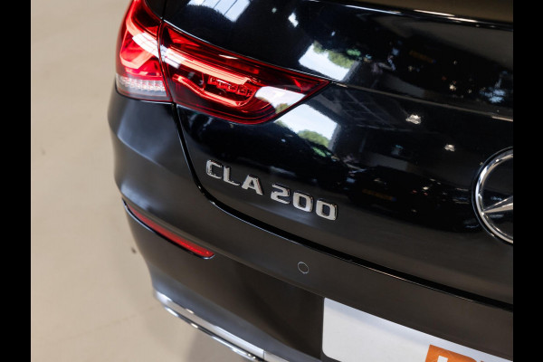 Mercedes-Benz CLA-Klasse 200 Business Solution AMG / 163pk / Sfeerverlichting / Dodehoek herkenning / Stoelverwarming /