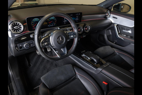 Mercedes-Benz CLA-Klasse 200 Business Solution AMG / 163pk / Sfeerverlichting / Dodehoek herkenning / Stoelverwarming /