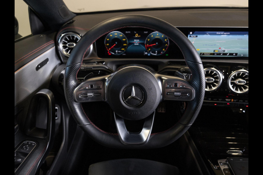 Mercedes-Benz CLA-Klasse 200 Business Solution AMG / 163pk / Sfeerverlichting / Dodehoek herkenning / Stoelverwarming /