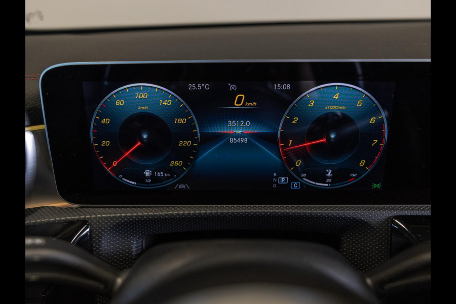 Mercedes-Benz CLA-Klasse 200 Business Solution AMG / 163pk / Sfeerverlichting / Dodehoek herkenning / Stoelverwarming /