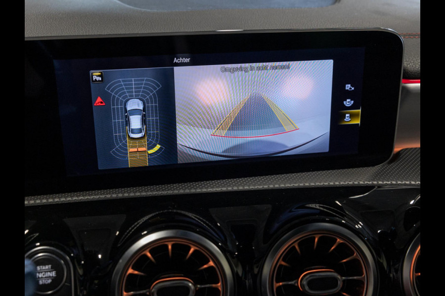 Mercedes-Benz CLA-Klasse 200 Business Solution AMG / 163pk / Sfeerverlichting / Dodehoek herkenning / Stoelverwarming /