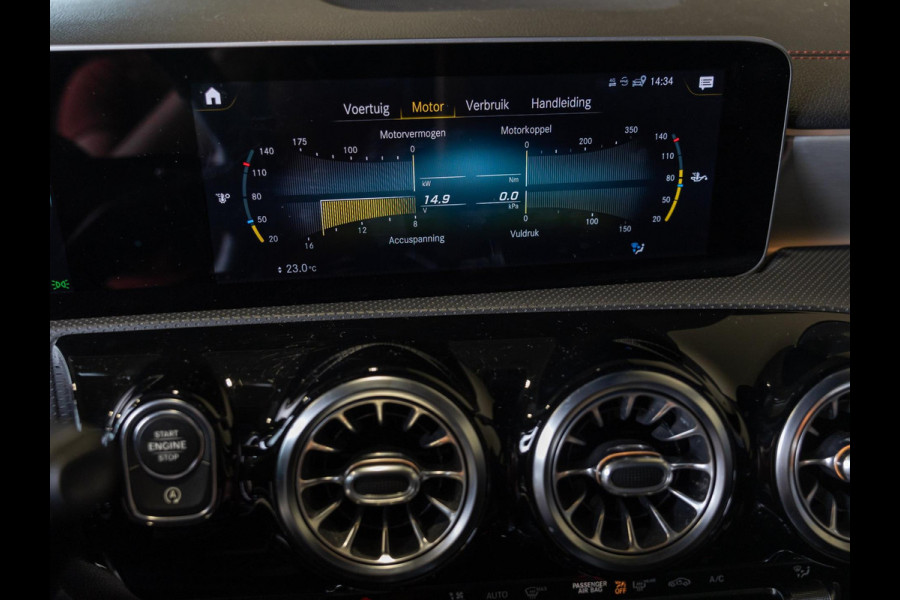 Mercedes-Benz CLA-Klasse 200 Business Solution AMG / 163pk / Sfeerverlichting / Dodehoek herkenning / Stoelverwarming /