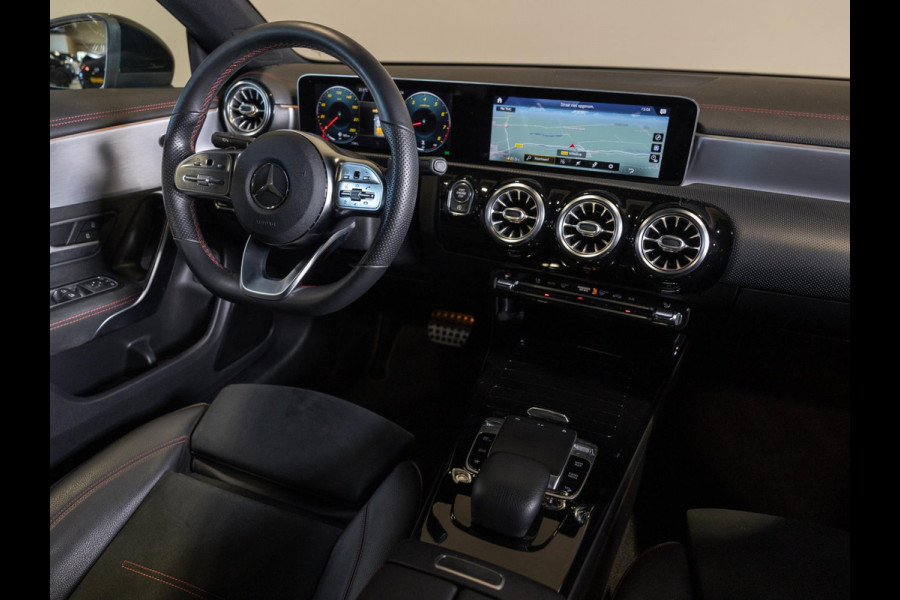 Mercedes-Benz CLA-Klasse 200 Business Solution AMG / 163pk / Sfeerverlichting / Dodehoek herkenning / Stoelverwarming /
