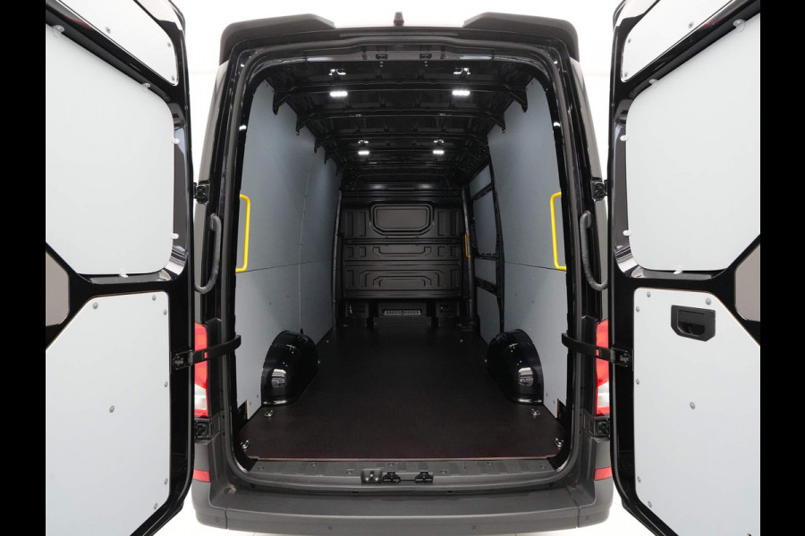 Volkswagen Crafter 2.0 TDI 130kW 177PK L3H3 Exclusive Hero Edition AUT rijdende demo, kilometerstand loopt op