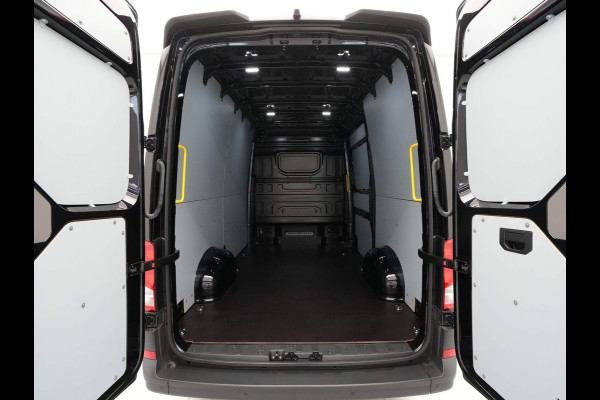 Volkswagen Crafter 2.0 TDI 130kW 177PK L3H3 Exclusive Hero Edition AUT rijdende demo, kilometerstand loopt op