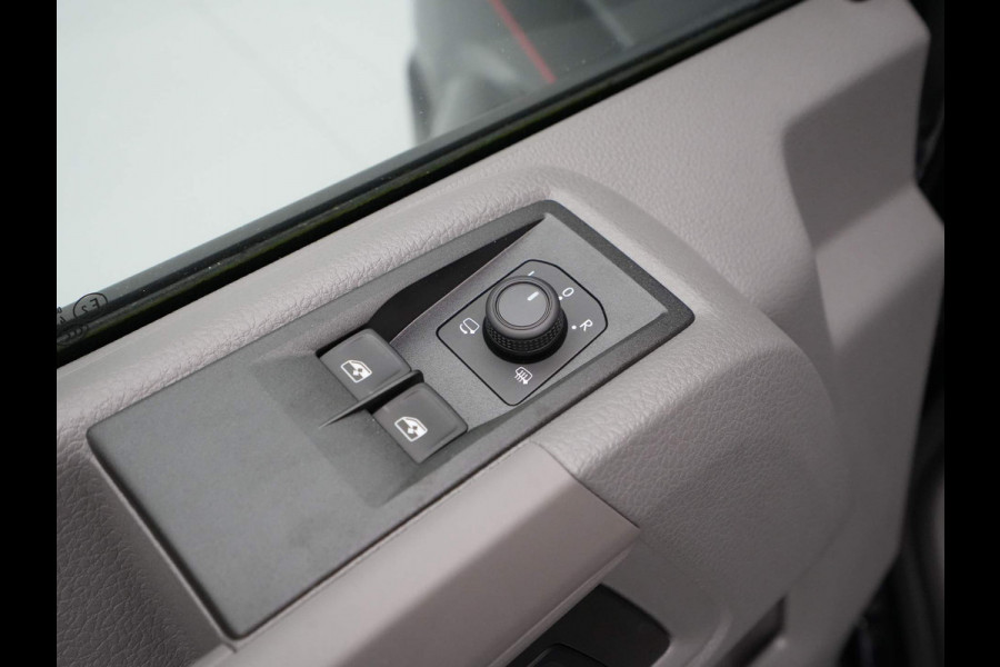 Volkswagen Crafter 2.0 TDI 130kW 177PK L3H3 Exclusive Hero Edition AUT rijdende demo, kilometerstand loopt op
