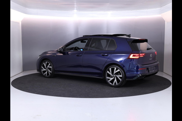 Volkswagen Golf 1.5 eTSI R-Line 150 pk Automaat (DSG) | Navigatie | Panoramadak | Parkeersensoren | Achteruitrijcamera | Matrix LED koplampen | Black Style pakket | R-Line |