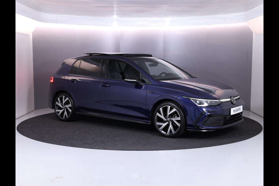 Volkswagen Golf 1.5 eTSI R-Line 150 pk Automaat (DSG) | Navigatie | Panoramadak | Parkeersensoren | Achteruitrijcamera | Matrix LED koplampen | Black Style pakket | R-Line |