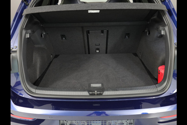 Volkswagen Golf 1.5 eTSI R-Line 150 pk Automaat (DSG) | Navigatie | Panoramadak | Parkeersensoren | Achteruitrijcamera | Matrix LED koplampen | Black Style pakket | R-Line |