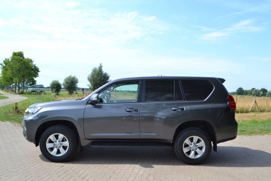 Toyota Land Cruiser 2.8 D-4D-F Challenger Window Van