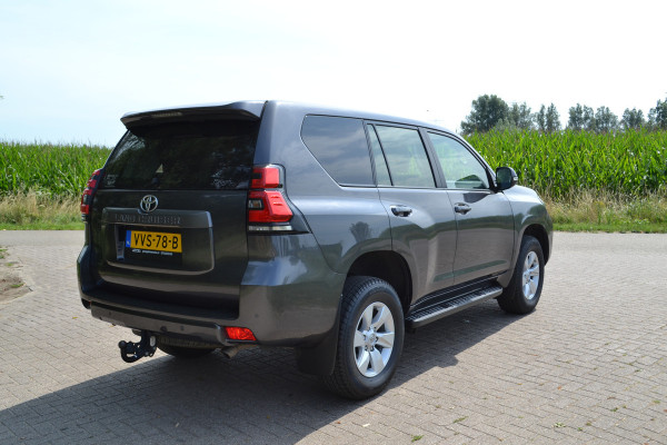 Toyota Land Cruiser 2.8 D-4D-F Challenger Window Van