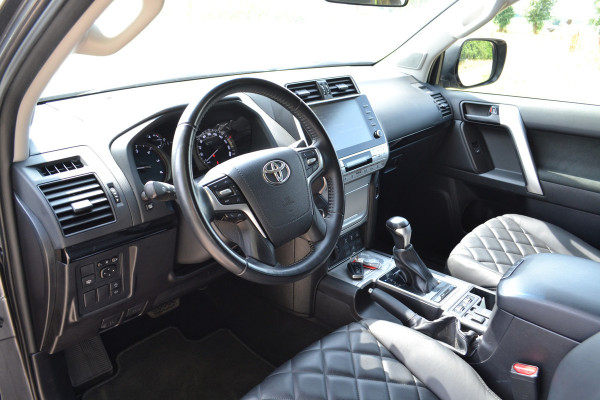 Toyota Land Cruiser 2.8 D-4D-F Challenger Window Van
