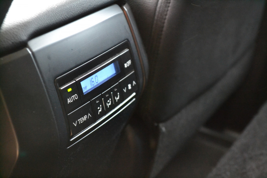 Toyota Land Cruiser 2.8 D-4D-F Challenger Window Van