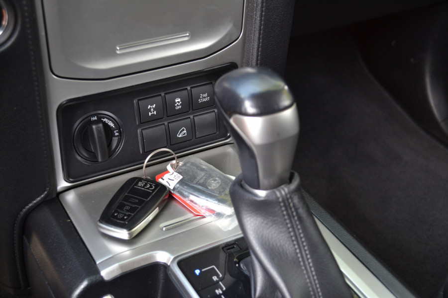 Toyota Land Cruiser 2.8 D-4D-F Challenger Window Van