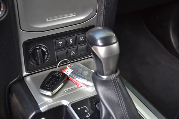 Toyota Land Cruiser 2.8 D-4D-F Challenger Window Van