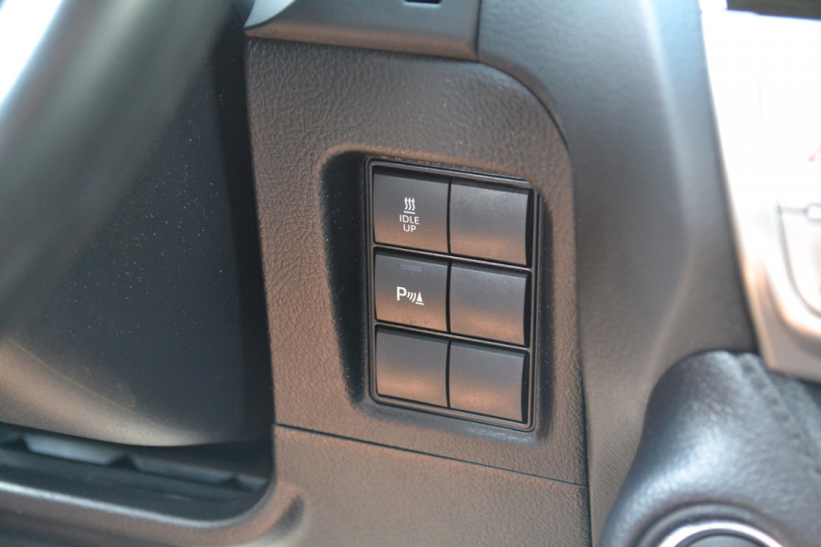 Toyota Land Cruiser 2.8 D-4D-F Challenger Window Van