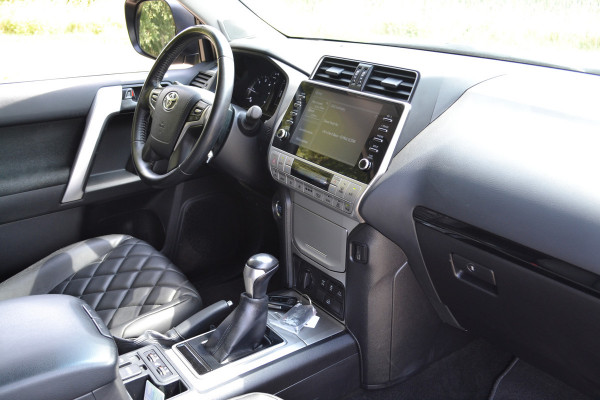Toyota Land Cruiser 2.8 D-4D-F Challenger Window Van