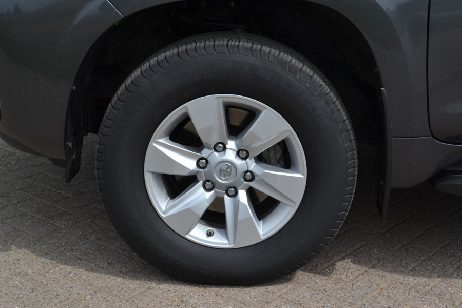 Toyota Land Cruiser 2.8 D-4D-F Challenger Window Van