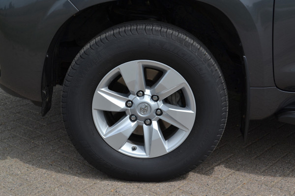 Toyota Land Cruiser 2.8 D-4D-F Challenger Window Van