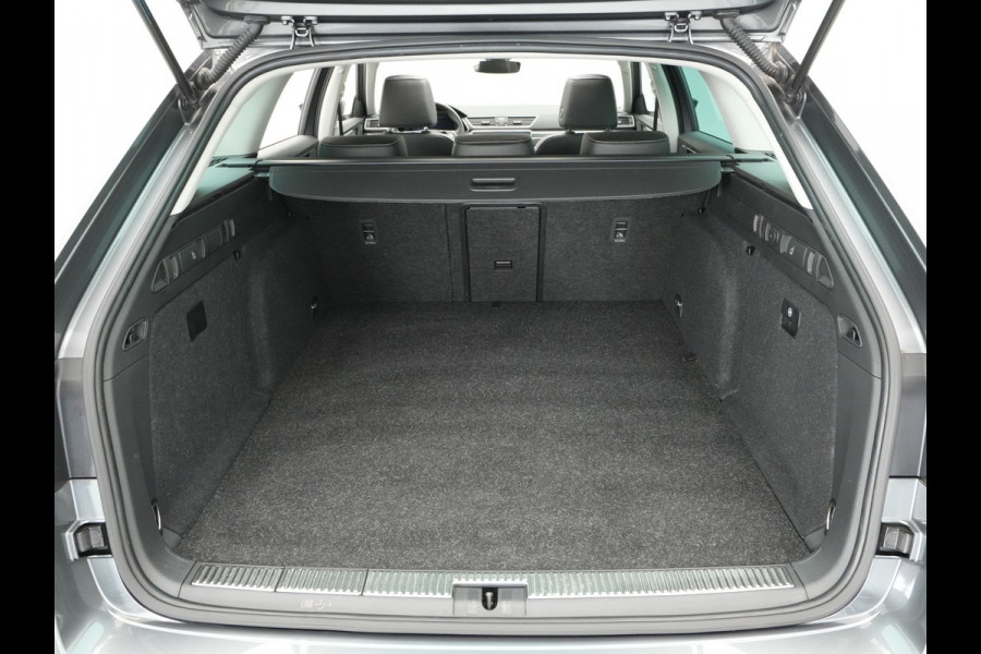 Škoda Superb Combi 1.4 TSI iV 218pk DSG Business Edition Plus Navigatie Wegkl. trekhaak Side assist Stoelverwarming v + a 221