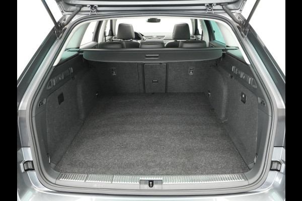 Škoda Superb Combi 1.4 TSI iV 218pk DSG Business Edition Plus Navigatie Wegkl. trekhaak Side assist Stoelverwarming v + a 221