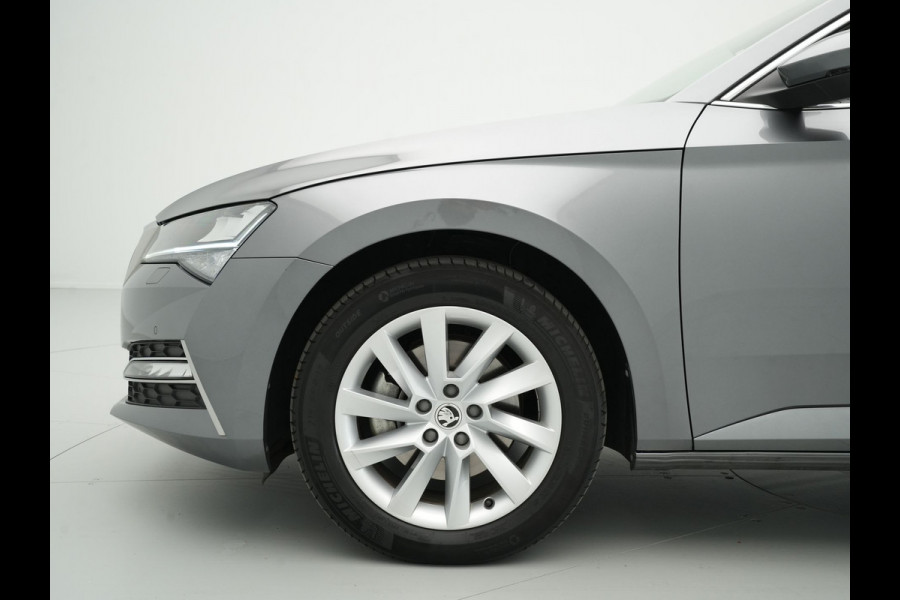 Škoda Superb Combi 1.4 TSI iV 218pk DSG Business Edition Plus Navigatie Wegkl. trekhaak Side assist Stoelverwarming v + a 221