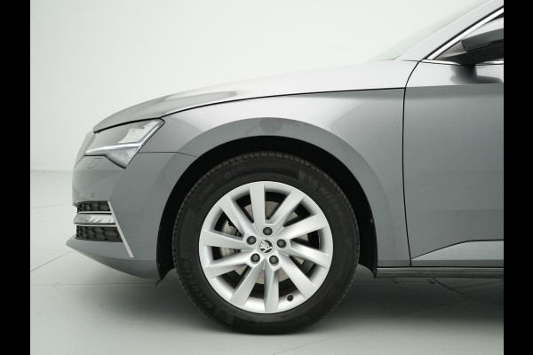 Škoda Superb Combi 1.4 TSI iV 218pk DSG Business Edition Plus Navigatie Wegkl. trekhaak Side assist Stoelverwarming v + a 221