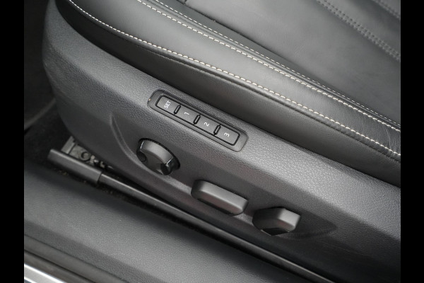 Škoda Superb Combi 1.4 TSI iV 218pk DSG Business Edition Plus Navigatie Wegkl. trekhaak Side assist Stoelverwarming v + a 221