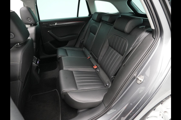 Škoda Superb Combi 1.4 TSI iV 218pk DSG Business Edition Plus Navigatie Wegkl. trekhaak Side assist Stoelverwarming v + a 221