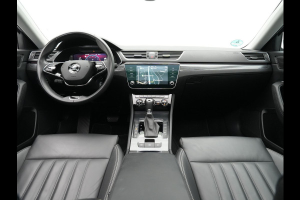 Škoda Superb Combi 1.4 TSI iV 218pk DSG Business Edition Plus Navigatie Wegkl. trekhaak Side assist Stoelverwarming v + a 221