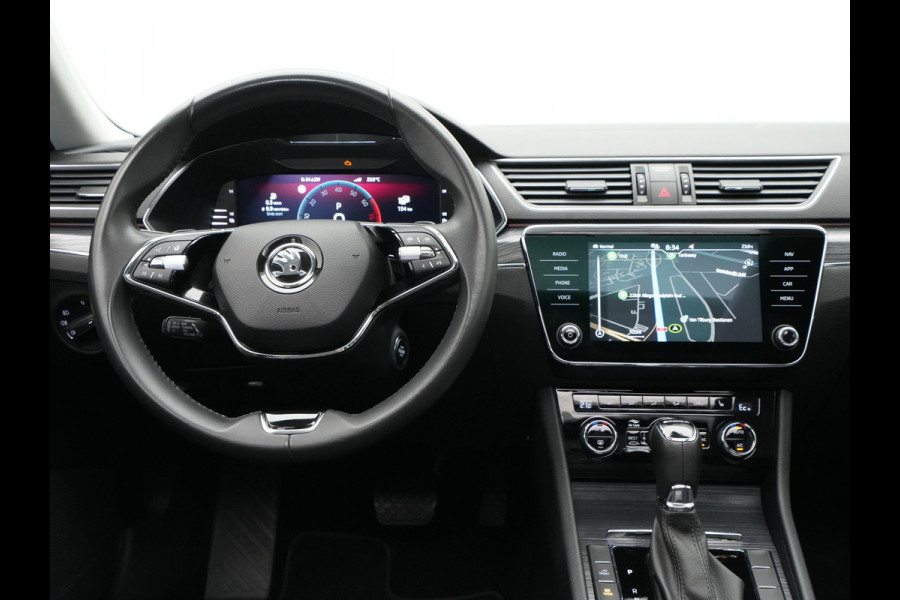 Škoda Superb Combi 1.4 TSI iV 218pk DSG Business Edition Plus Navigatie Wegkl. trekhaak Side assist Stoelverwarming v + a 221
