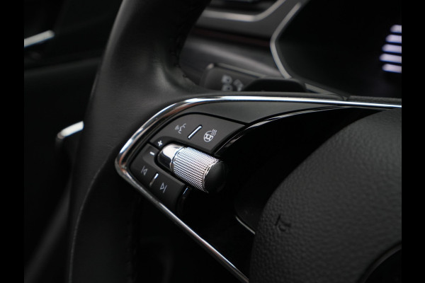 Škoda Superb Combi 1.4 TSI iV 218pk DSG Business Edition Plus Navigatie Wegkl. trekhaak Side assist Stoelverwarming v + a 221