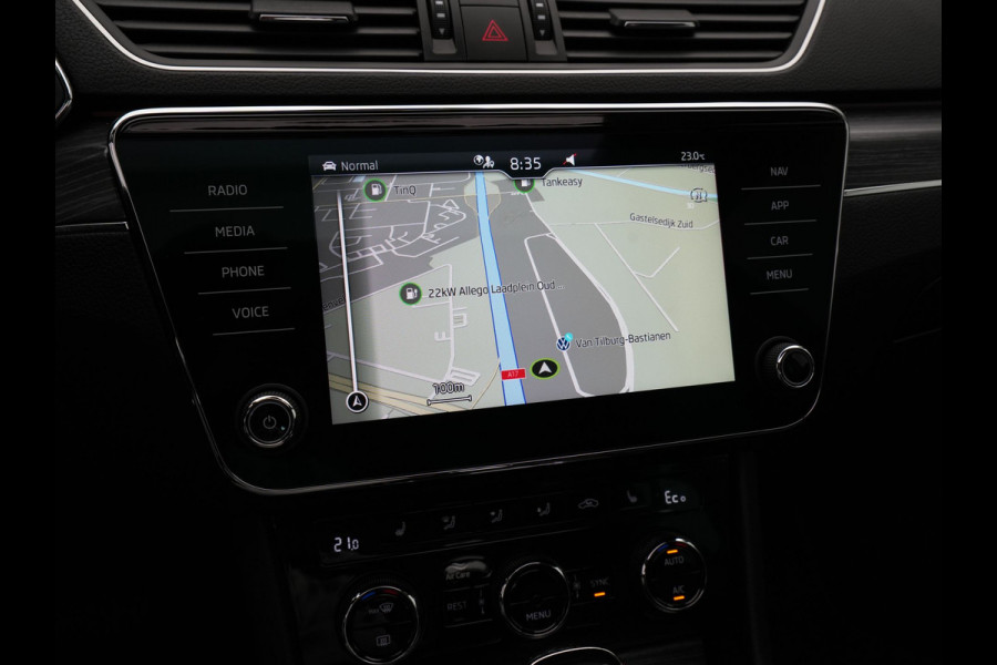 Škoda Superb Combi 1.4 TSI iV 218pk DSG Business Edition Plus Navigatie Wegkl. trekhaak Side assist Stoelverwarming v + a 221