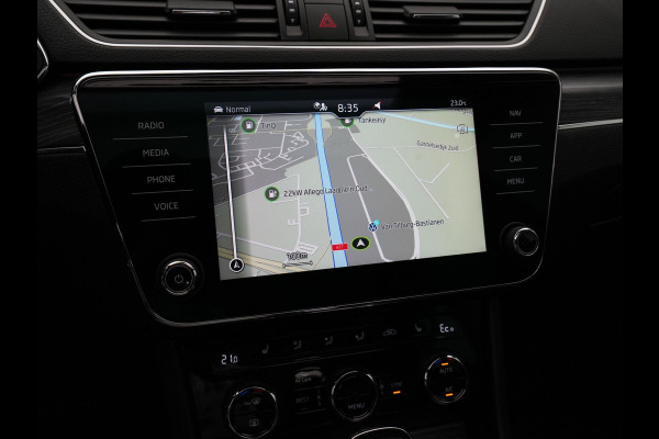 Škoda Superb Combi 1.4 TSI iV 218pk DSG Business Edition Plus Navigatie Wegkl. trekhaak Side assist Stoelverwarming v + a 221
