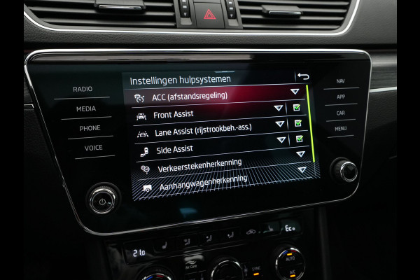 Škoda Superb Combi 1.4 TSI iV 218pk DSG Business Edition Plus Navigatie Wegkl. trekhaak Side assist Stoelverwarming v + a 221