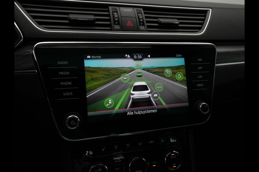 Škoda Superb Combi 1.4 TSI iV 218pk DSG Business Edition Plus Navigatie Wegkl. trekhaak Side assist Stoelverwarming v + a 221