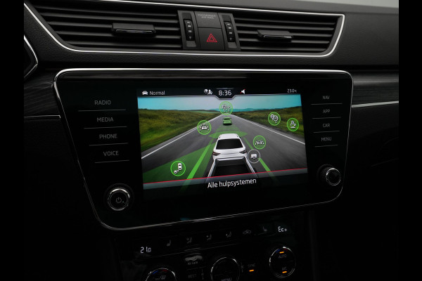 Škoda Superb Combi 1.4 TSI iV 218pk DSG Business Edition Plus Navigatie Wegkl. trekhaak Side assist Stoelverwarming v + a 221