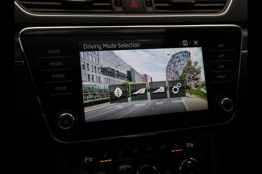 Škoda Superb Combi 1.4 TSI iV 218pk DSG Business Edition Plus Navigatie Wegkl. trekhaak Side assist Stoelverwarming v + a 221