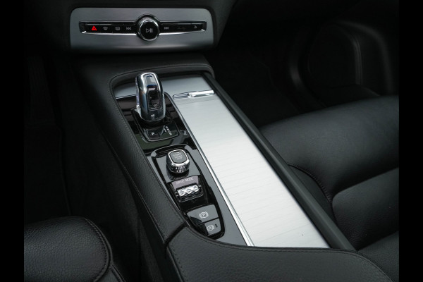 Volvo XC90 2.0 T8 Twin Engine AWD Momentum [ 7-Pers. ] (INCL-BTW) Aut. *PANO | LUXURY-LEATHER | FULL-LED | DIGI-COCKPIT | NAVI-FULLMAP | CARPLAY | ECC | HEATED-COMFORTSEATS | LANE-ASSIST | PDC | ADAPT.CRUISE | TOWBAR | 19"ALU*