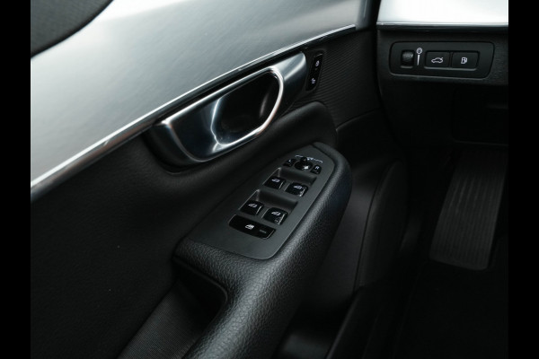 Volvo XC90 2.0 T8 Twin Engine AWD Momentum [ 7-Pers. ] (INCL-BTW) Aut. *PANO | LUXURY-LEATHER | FULL-LED | DIGI-COCKPIT | NAVI-FULLMAP | CARPLAY | ECC | HEATED-COMFORTSEATS | LANE-ASSIST | PDC | ADAPT.CRUISE | TOWBAR | 19"ALU*