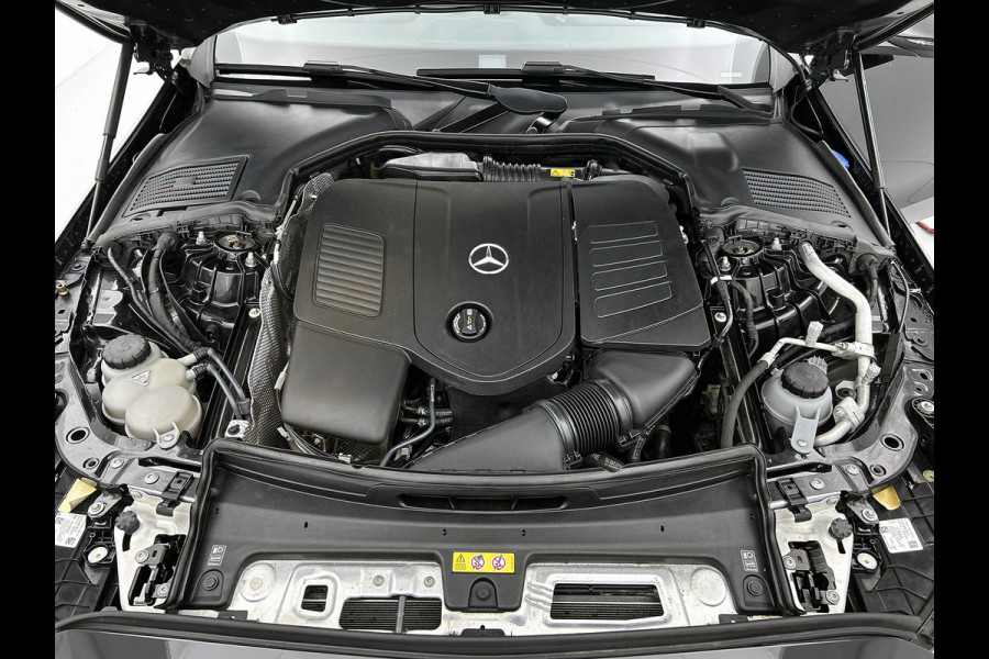 Mercedes-Benz C-Klasse Estate 200 Launch Edition AMG Line | Panoramadak | Multispaaks lichtmetalen velgen | Elct. bed voorstoelen met memory | Navigatie | Parking support | Inclusief 24 maanden MB Certified garantie voor Europa.