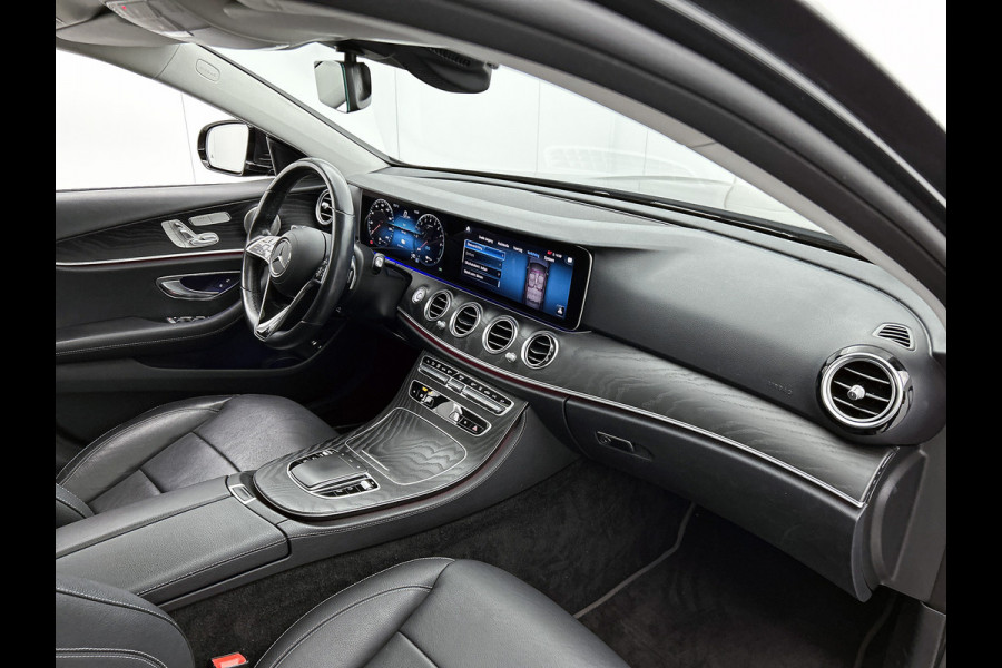 Mercedes-Benz E-Klasse Estate 300 e Business Solution AMG | Panoramadak | Wide screen | Navigatie | Elect. bedinebare voor stoelen met geheugen | Parking support met camera achter | Inclusief 24 maanden Mercedes-Benz Certified garantie voor Europa.